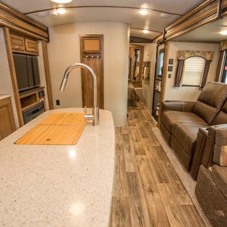 Отель Golden Riverfront Campground Экстерьер фото