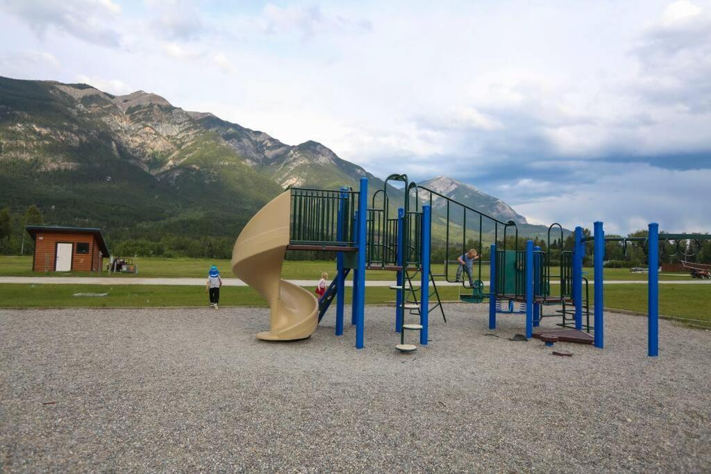 Отель Golden Riverfront Campground Экстерьер фото