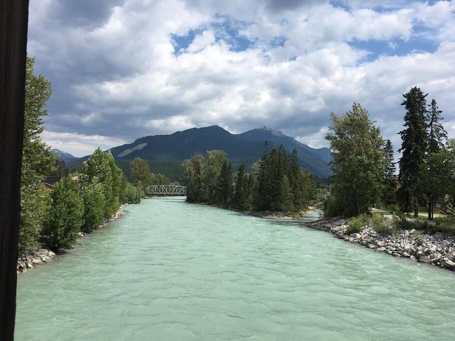 Отель Golden Riverfront Campground Экстерьер фото