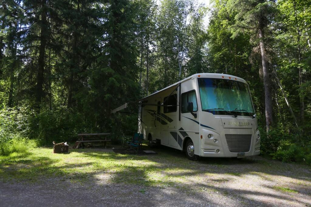 Отель Golden Riverfront Campground Экстерьер фото