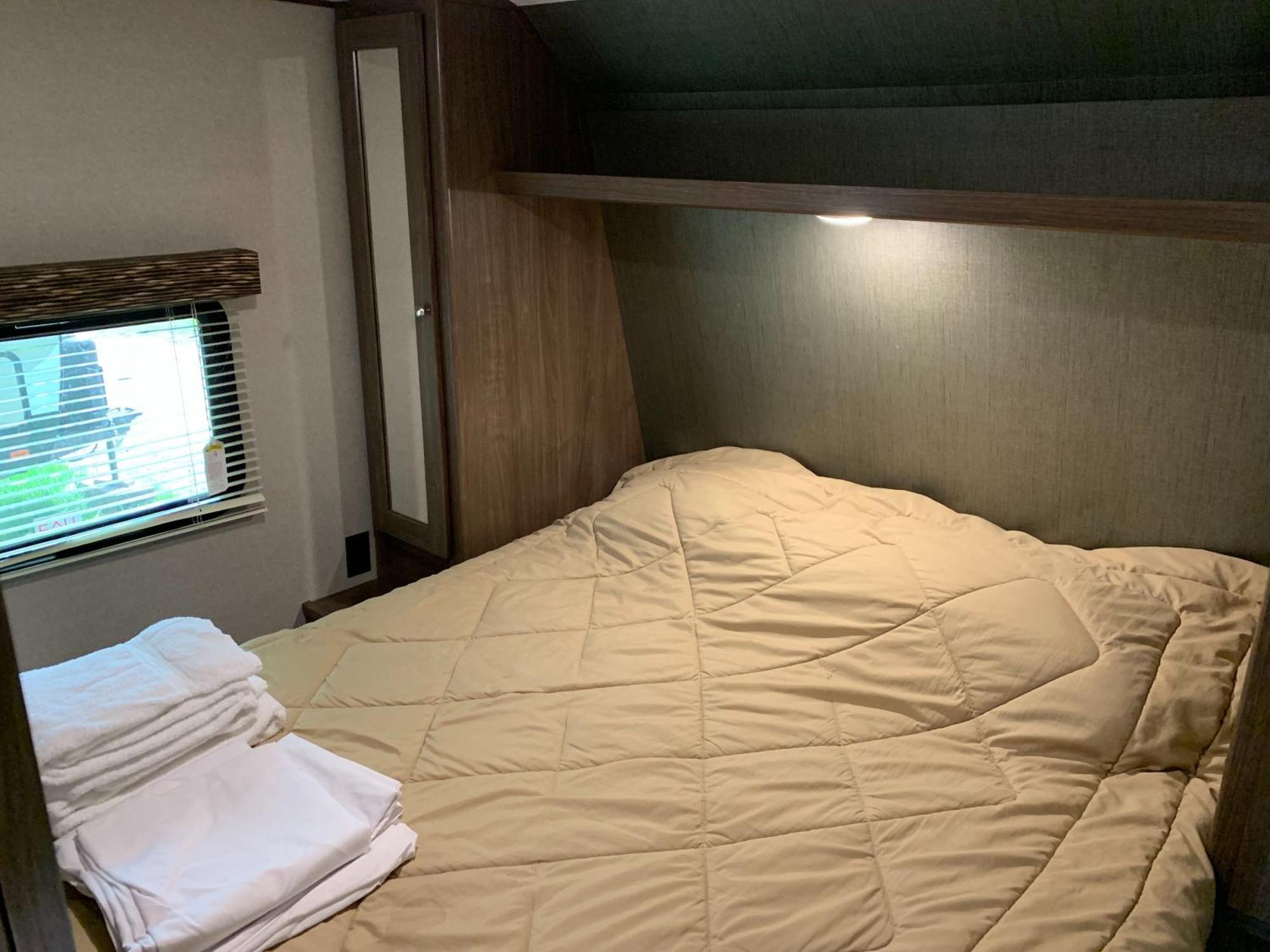 Отель Golden Riverfront Campground Экстерьер фото